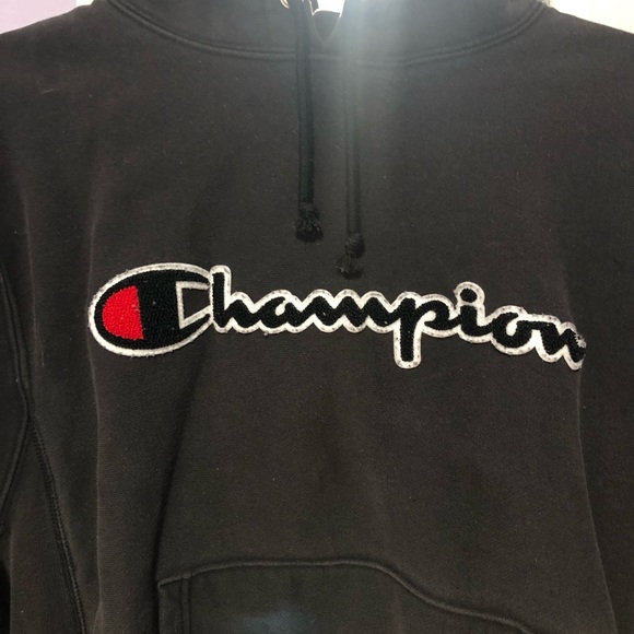 Champion reverse weave logo sweatshirt. Thick, nice quality. just too big 🤷♀️ - Picture 4 of 5